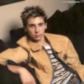 Sondage dans le quartier Skins avec Justin Berfield